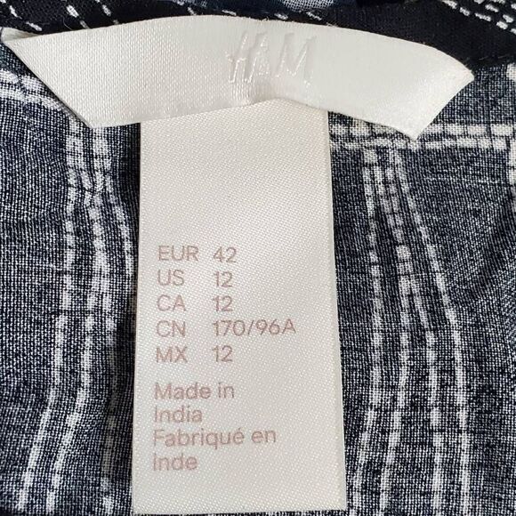 H&M Women’s Black Sleeveless Tank Top Geometric Print Size 12 Viscose Blouse - Picture 4 of 6